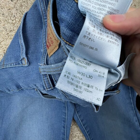 Levis 312 Shaping Slim Stretch Denim Jeans Women Size 30 Light Wash Pants - Picture 7 of 11